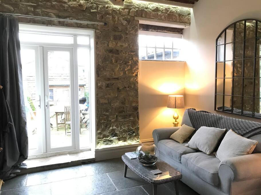Luxury Barn Conversion At Rudding Harrogate Buitenkant foto